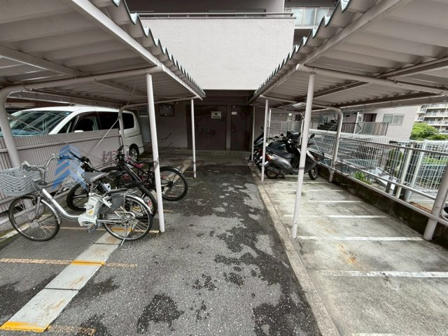 屋根付きが嬉しい自転車置き場♪