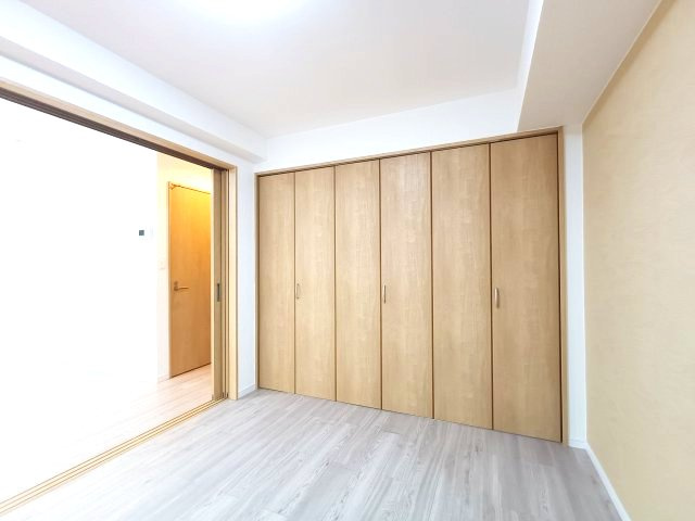【洋室　約5.5帖】　