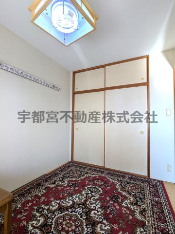 LDKに隣接した和室は、小さなお子様のプレイスペースやお昼寝にぴったり。押入収納もあるため、おもちゃや来客用布団の片付けにもGOOD