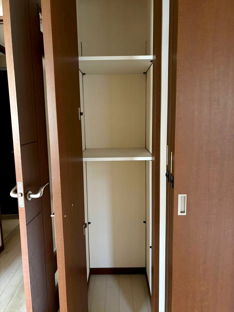 収納豊富！全居室に収納があるだけでなくリビングにも収納があるので小物をスッキリ片付けられます！