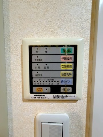 浴室乾燥暖房機付き　雨天時や花粉の時期のお洗濯物干しも楽々です！