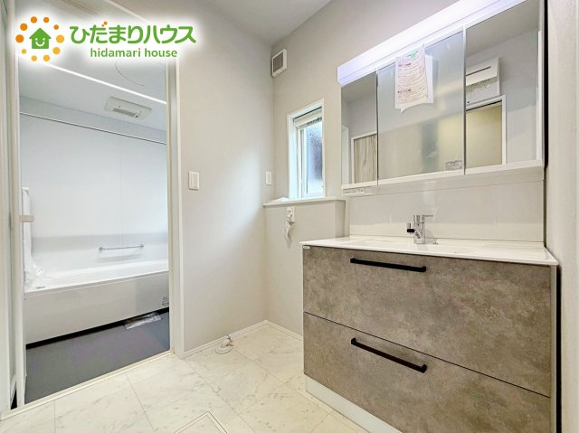シンプルで使い勝手の良い独立洗面台！