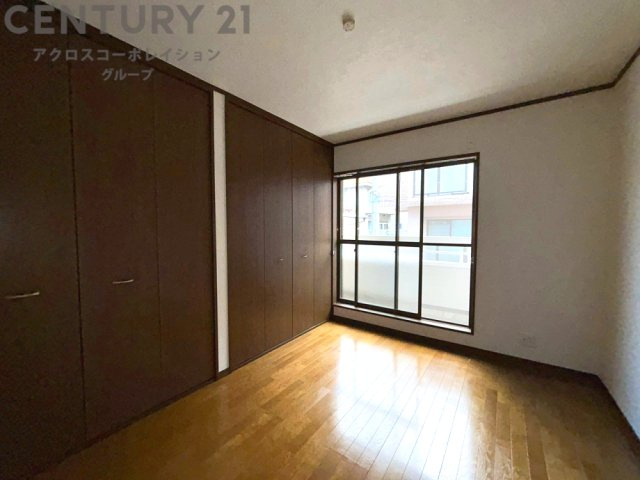 子供部屋…創造性や成長を促す遊びの空間を提供。学習や趣味に集中できる環境を整えます。個別のプライベートスペースは自己表現と自立心を育み、心地よい睡眠環境を整えリラックスできる場所を提供。