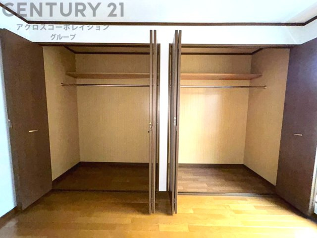 衣類やアクセサリー、小物類の収納が便利で整理整頓がしやすく、部屋の美観を保ちつつ、スペースを最大限に活用できます。衣服のしわやダメージを防ぎ、長持ちさせることができます。