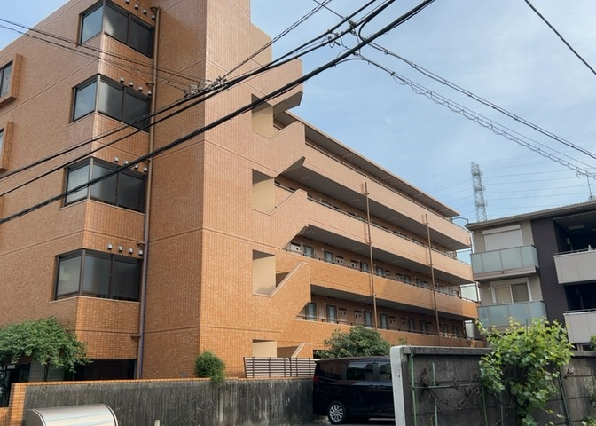 人が暮らすうえで日光は大切な要素となります。日当たりの良さは譲れないポイントですね。併せて近くに大きな建築物の建築予定がないか、あるいはそれが可能な土地が近くにないか事前に確認することもお勧めします。