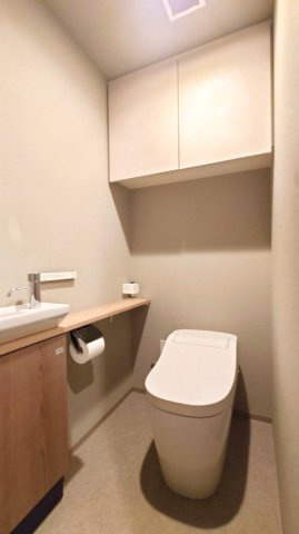 手洗い場付きのタンクレストイレ