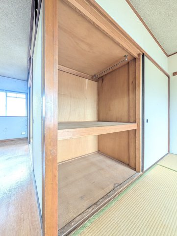 6帖の和室にある押し入れ。1帖ほどの広さがあるので収納力もバッチリです！