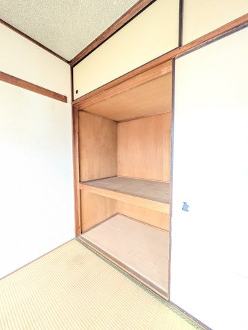 南側和室にある押し入れ。収納力豊富なのが◎