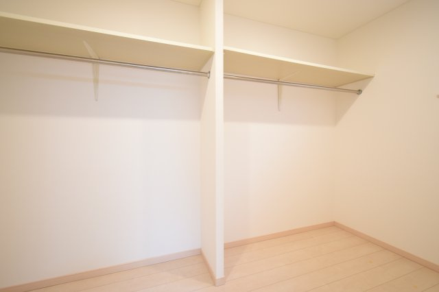 広々としたウォークインクローゼットもございます◎