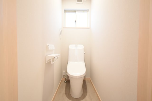 1階・2階ともにトイレ新調しております♪