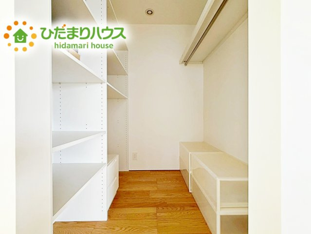 小物類から掃除機やシーズンオフの暖房器具といった大きいものまで1か所に収納できる、機能的な大容量クローゼット付き(^^♪光の影響を受けにくいので、物の保存に最適♪