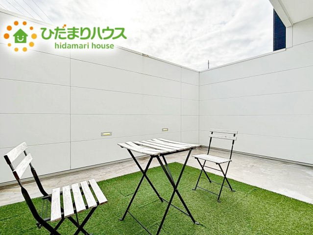 外からの視線を気にせず楽しめる中庭！室内とつながる使い勝手の良い空間です☆