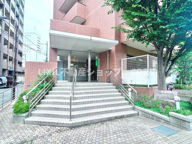 総戸数142戸の管理体制良好な大規模マンションです。ぜひ一度現地でご覧ください。