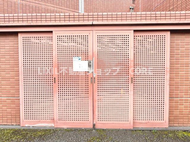 共有部分は、住民なら誰もが使える設備のこと。例えば廊下・外部階段やエントランス・ゴミ置き場などがあります。