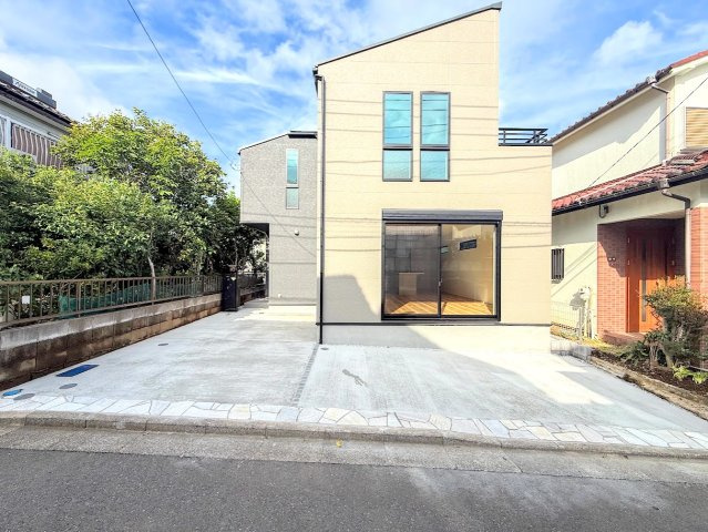 ◆一戸建てを中心とした街並みが整然と続き、周辺は高い建物が建っていないので、緑の多い閑静な趣を感じる環境です。街並みや周辺環境も重要なポイントです！！
