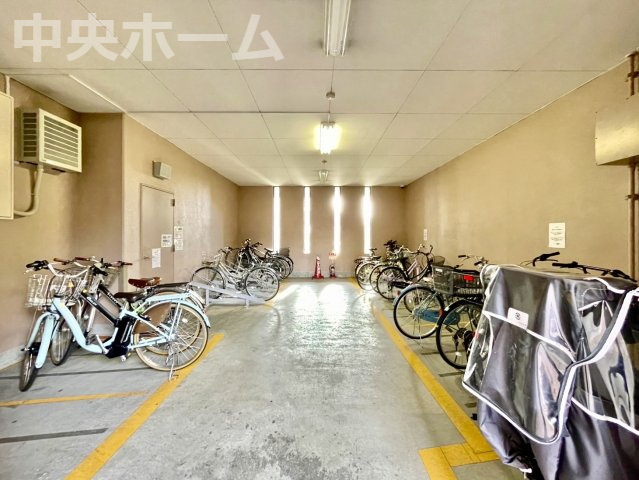 【自転車置き場】最新の空き状況や費用などの詳細は担当スタッフまでお問い合わせください。