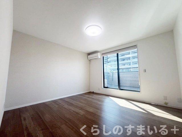 使い勝手のいい洋室です