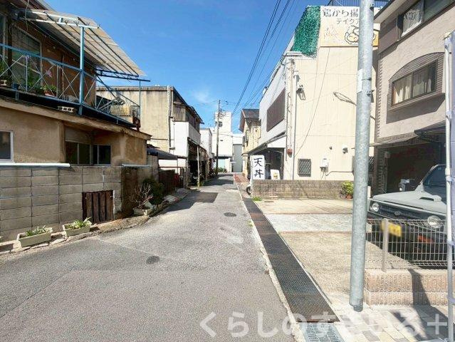 前面道路含む現地写真です