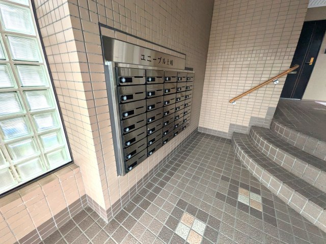 マンションの入り口からすぐのところにある集合ポスト。動線もスムーズです！