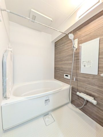 浴室換気乾燥機付！シャワーヘッドが大きいのですぐに洗い流せて節水効果も得られそう♪浴槽は保温構造が◎