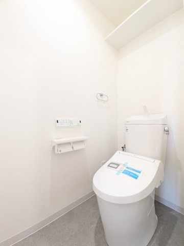 節水効果のあるトイレに交換済みです！温水洗浄便座付なので一年中快適にご使用いただけます！