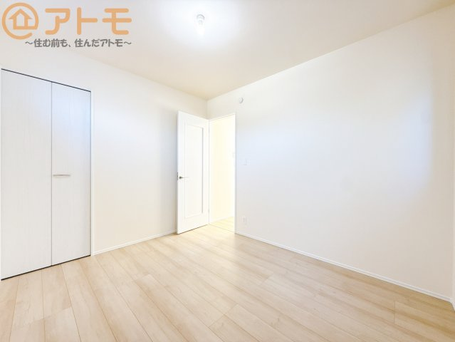 収納スペースもしっかり確保したお部屋は、収納家具の数も減らせるのでお部屋を広く使えます！