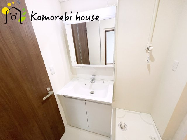 独立洗面化粧台が付いています