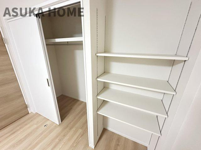 棚の位置を変える事で収納できる種類や物が増えるのは嬉しいですね。