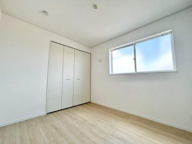 2階子供部屋　5.2帖　クローゼット収納ございます♪