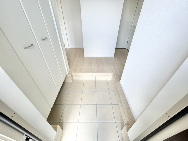 玄関から入ってすぐ右手にトイレがあり、お出かけ前や来客時もスムーズ◎
