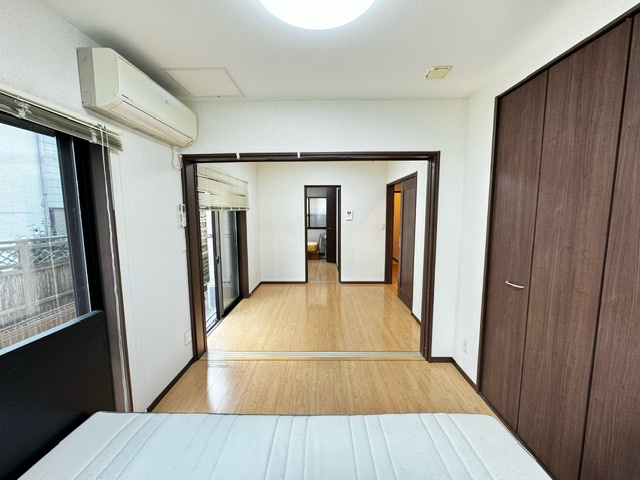 落ち着いて過ごせるお部屋なので、寝室にいかがでしょうか