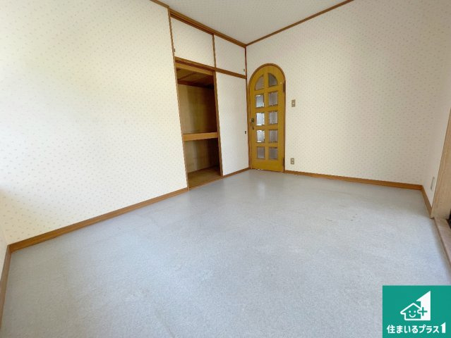 シンプルなリビングは、観葉植物等のインテリアを楽しめますね！パパ好みにも、ママ好みにも家具次第で雰囲気を変えることができます！