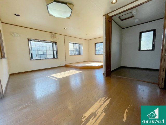 シンプルな洋室は、自分好みのインテリアが楽しめます♪ご家族とインテリアや家具を選びに行くのは購入時の醍醐味の一つです。ぜひお楽しみください♪