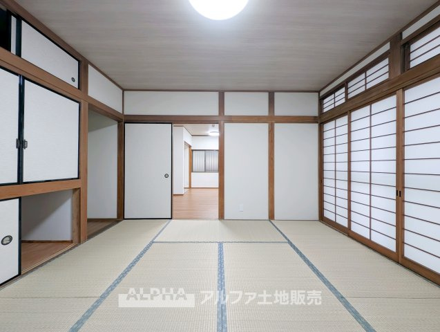【Japanese-room】　◆和室◆畳和室を備えた住まい。家族のくつろぎや来客対応など、多目的に使える空間です。