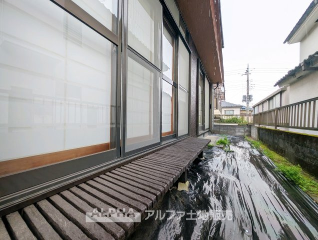 【Garden】　◆庭◆住まいに心地よい開放感を添える庭スペース。お子さまの遊び場や愛犬との時間、休日のティータイムなど、暮らしの楽しみが自然と広がる場所です。