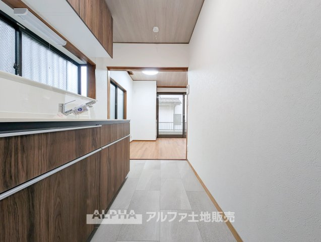 【Daily　Comfort】　◆毎日を整える空間◆使いやすさに配慮されたキッチンは、料理をする時間まで楽しく感じられる場所。暮らしのリズムに自然と馴染み、心地よい日常を演出します。