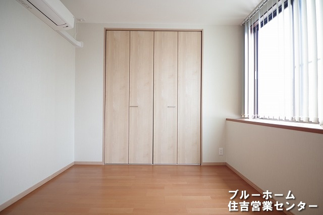 洋室です！お部屋には収納や窓があります！