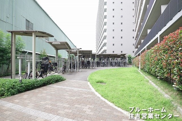 屋根付きの駐輪場です！