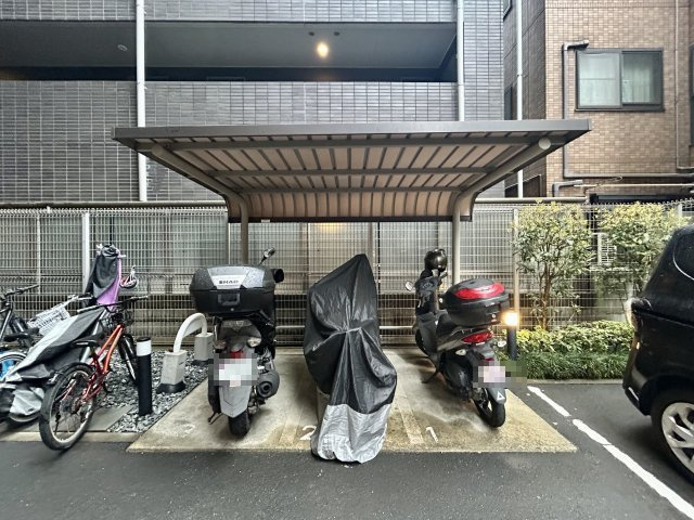 【バイク置場】最新の空き状況や費用などの詳細は担当スタッフまでお問い合わせください。