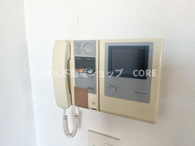 「見える安心」をカタチにしました。誰が来てもわかる様にモニター付きインターホン！