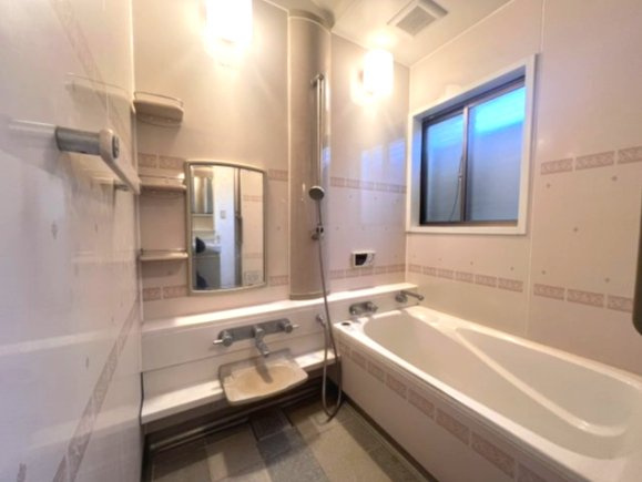 コンパクトで使いやすいお風呂です