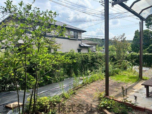 【お庭/現地写真】緑豊かな住宅街で家庭菜園などもいかがでしょうか？