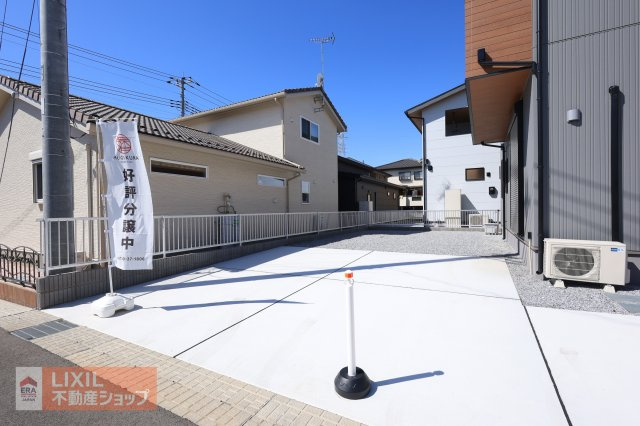 ゆったりとした広い駐車場です♪並列駐車2台可能！