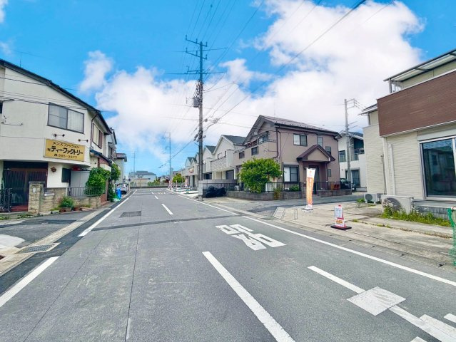 前面道路含む現地写真です