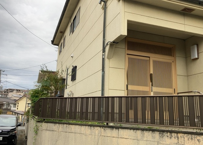 省エネ給湯器とは従来型の給湯器より熱効率が高く、少ない燃料でたくさんのお湯を沸かすことが出来る高効率な給湯器のことを指します。また、省エネ給湯器には種類があり、利便性や効果なども様々です。