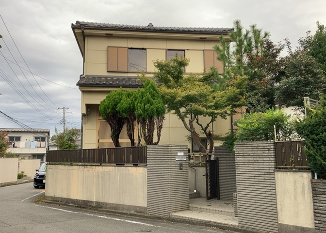 東側道路の場合は居室を南向きに設計しやすいため、朝日が入りやすいというメリットがあります。一方、西側道路も東側同様に居室を南向きに設計しやすいのですが、住宅地だと朝日が入りにくいという弱点があります。