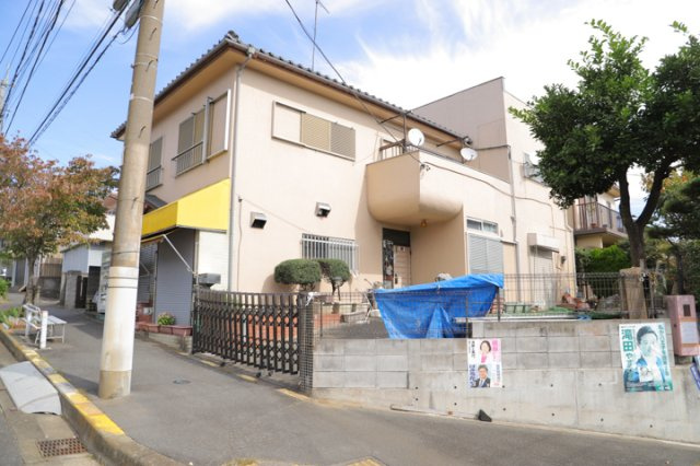 家を建てる前提で土地を探している場合、地盤の丈夫さは譲れない条件の一つです。地盤が脆弱だと追加工事が必要となります。また、過去に地盤沈下や液状化現象を起こした土地は、できるだけ避けた方がいいでしょう。