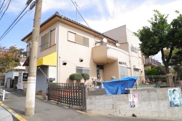 人が暮らすうえで日光は大切な要素となります。日当たりの良さは譲れないポイントですね。併せて近くに大きな建築物の建築予定がないか、あるいはそれが可能な土地が近くにないか事前に確認することもお勧めします。