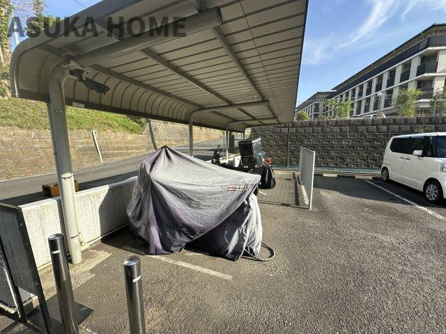 バイク置場の空き状況については、その都度、確認いたしますのでお気軽にお聞きください。