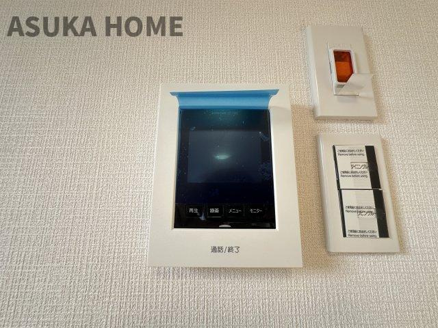 テレビモニター付きなので急な来客時やお子様のお留守番にも安心な設備ですね。